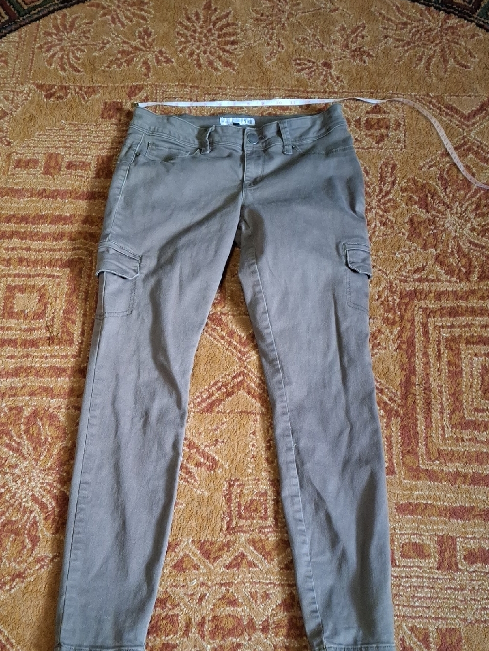 Women's Skinny Cargo Jeans in Olive Green